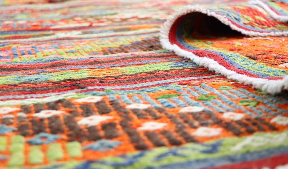 Alfombra kilim grande de colores vivos