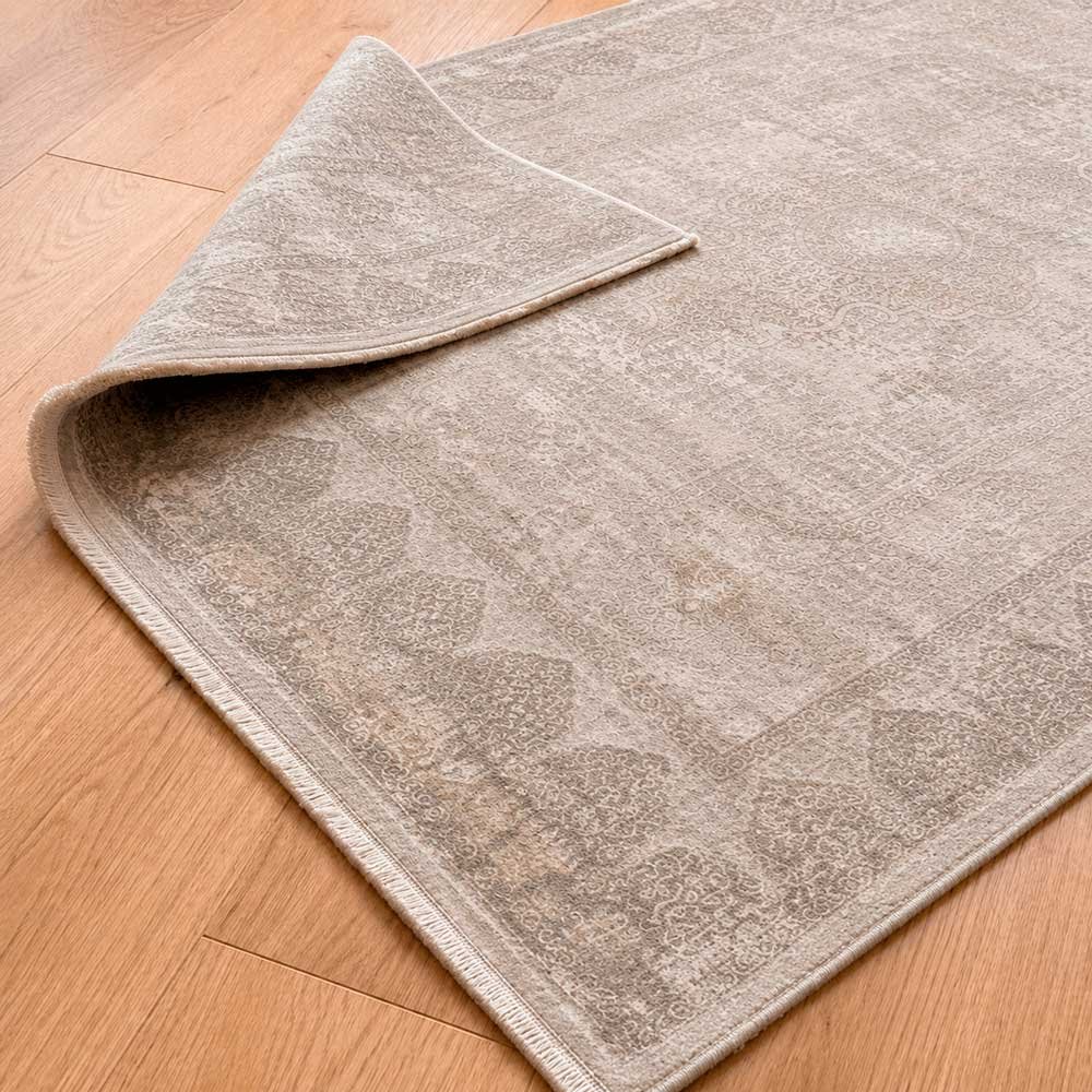 Alfombra persa vintage Zafira en tonos gris, arena y blanco roto con medallón central